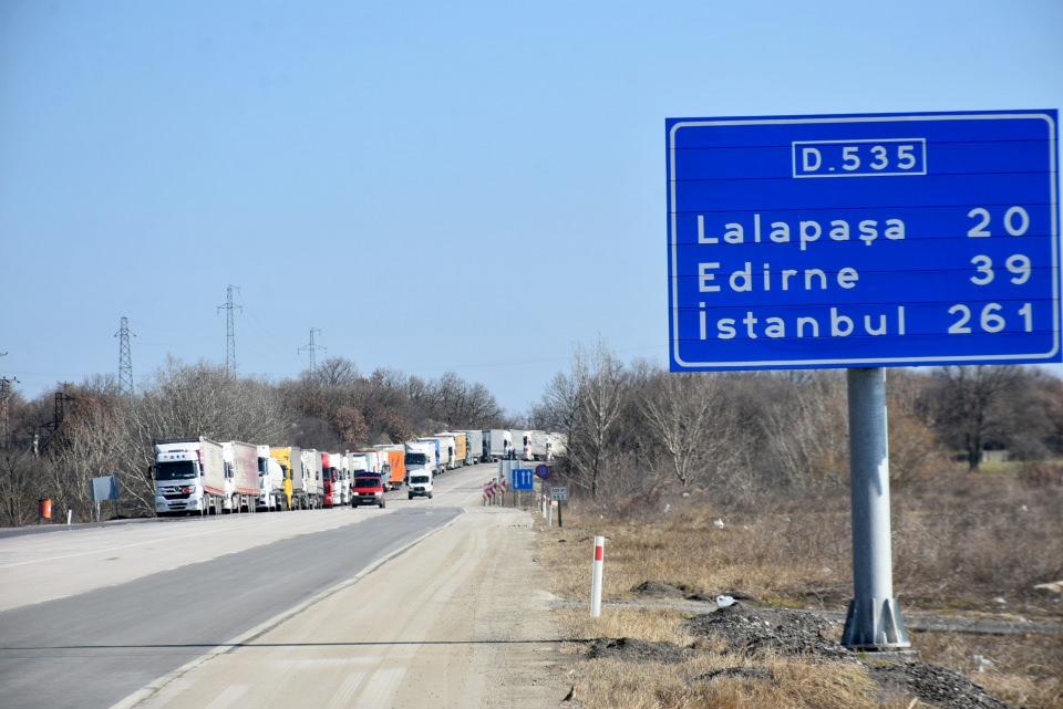 <p>24 saatten beri buradayım ve daha 5-6 kilometrem var. Buraya güzel bir park yapılsın. Burada bir de mülteci sorunu var, yıllardan beri. </p>
