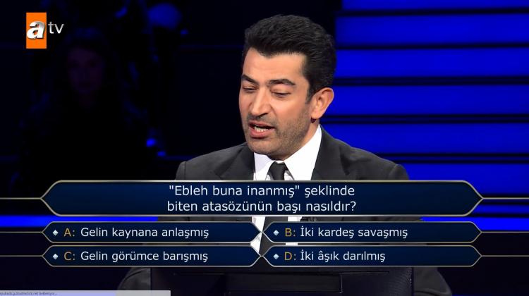 <p><span style="color:#800080"><strong>Bu sırada sunucu Kenan İmirzalıoğlu, yarışmacıya cevap vermek istemediği takdirde çekilme hakkı olduğunu hatırlattı.</strong></span></p>
