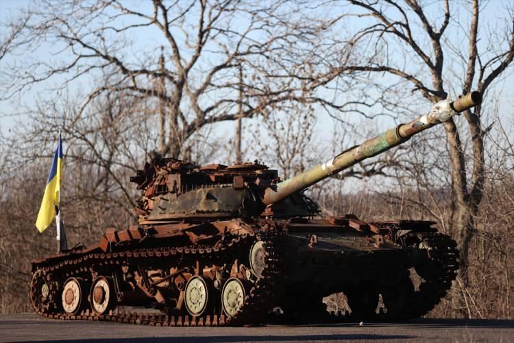 <p>Ukrayna-Rusya krizinin çözümüne ilişkin diplomatik çabalar sürerken, Donbas'ta 2014'ten beri devam eden ve 13 binden fazla kişinin öldüğü Ukrayna ordusu ve Rusya yanlısı ayrılıkçılar arasındaki çatışmaların yoğun yaşandığı Pervomayske şehrindeki izleri dikkat çekiyor.</p>
<p> </p>