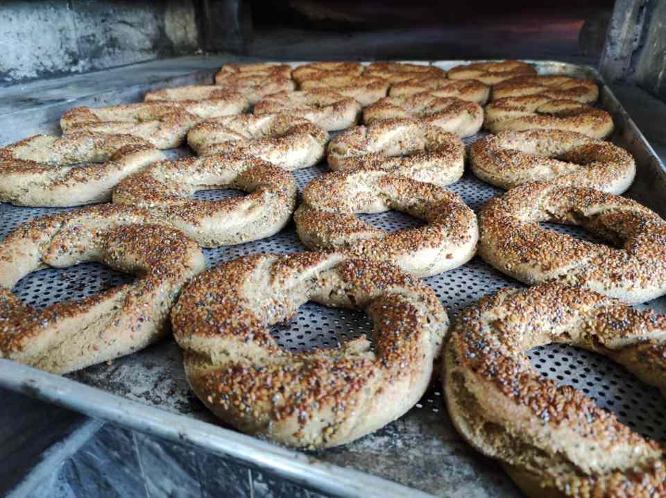 <p>Müşterilerden Sibel Takı ise sağlık sorunları nedeniyle uzun zamandır siyez ekmeği tükettiğini, simit tüketimine de yeni başladığını söyledi.</p>

<p>​</p>
