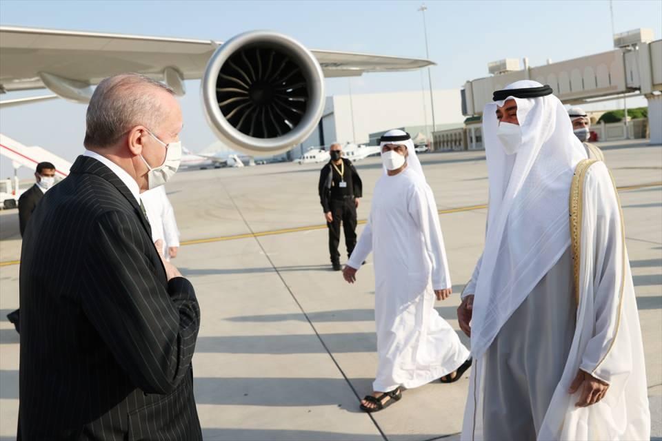 <p> Türkiye Cumhurbaşkanı Recep Tayyip Erdoğan, Birleşik Arap Emirlikleri ziyareti kapsamında "TC-TRK" uçağıyla TSİ 15.40'ta Abu Dabi'ye geldi.</p>
