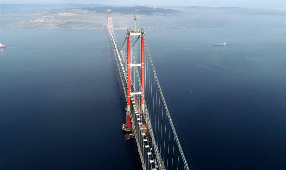 <p>Ana kabloyu dış etkilerden de koruyacak tel sargı çalışmaları sürüyor.</p>

<p> </p>
