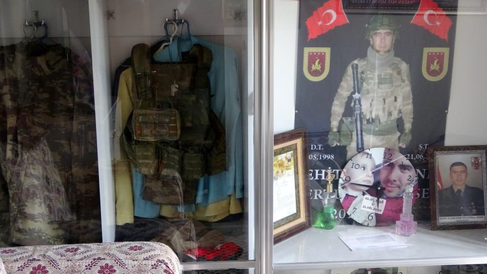<p>Osmaniyeli şehit Piyade Uzman Onbaşı Ertuğrul Köse'nin ailesinin yaşadığı evde elektrik kontağından yangın çıktı. </p>

