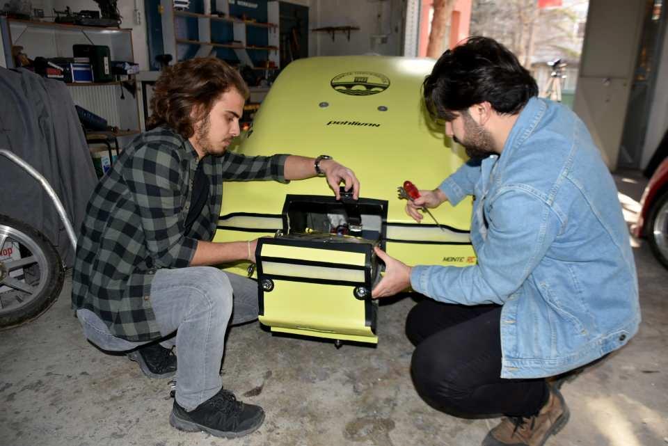 <p><strong>'İLERİDE TOGG GİBİ OLMAK İSTERİZ'</strong></p>

<p>Çetin, elektrikle çalışan aracın çevreye duyarlı olması için de çalıştıklarını aktararak "Yenilenebilir enerji bakımından, çevreye duyarlı olabilmek için elimizden geleni yapıyoruz. </p>
