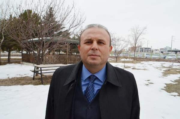 <p>Aksaray'ın, çerezlik ayçiçeği üretiminde birinci sıraya yükseldiğini belirten İl Tarım ve Orman Müdürü Bülent Saklav "Müdürlüğümüz çiftçilerimizin ürettiği ürünlere değer katmak için hem projeler hem de desteklemeler yapmaktadır. </p>
