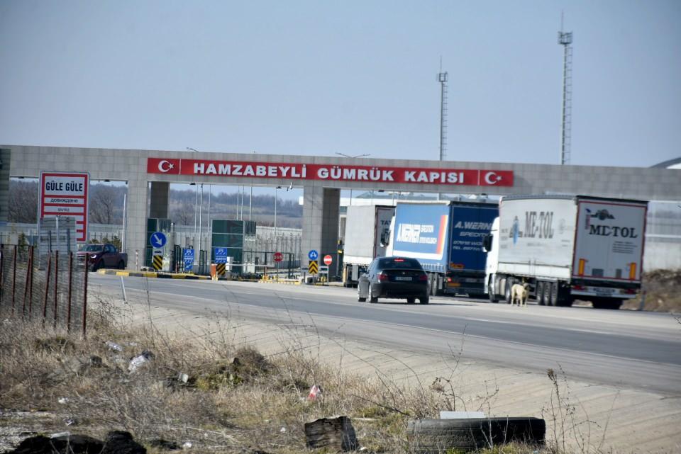 <p>Tuvalet ihtiyaçlarımızı giderebileceğimiz, güvenli istirahat yapabileceğimiz yerler istiyoruz. </p>
