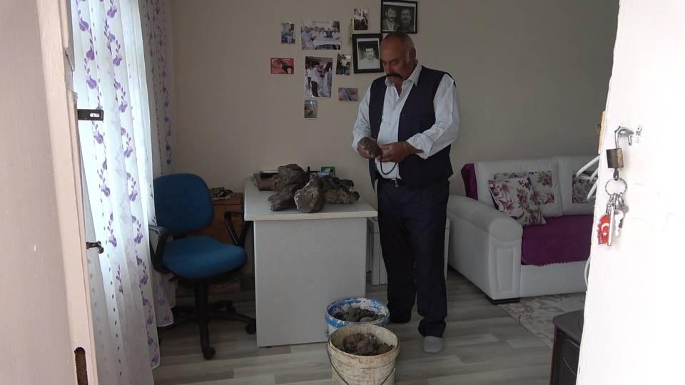 <p> Allah mantar yerine taşları toplamayı nasip etti. Alıcılarını bekliyorum. Normal taşların 2-3 kat ağırlığında. Demirin de en az 2 kat ağırlığında.</p>