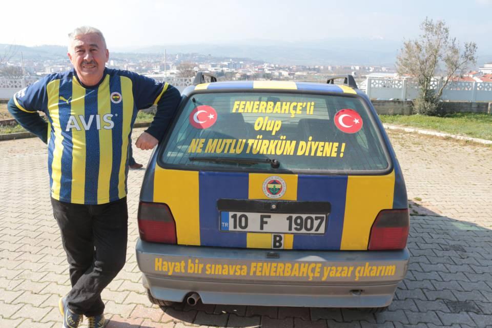 <p>Tek hayalim memleketime dönüp Fenerbahçe’ye yakın olup, Fenerbahçe’nin içinde yaşamaktı. O yüzden evime Fenerbahçe formasını giydirmek hayalimdi ve sonunda Allah’a şükür evime takımımın formasını giydirdim. Arabam da sarı lacivert, arabaya da formayı giydirdik. </p>

<p> </p>
