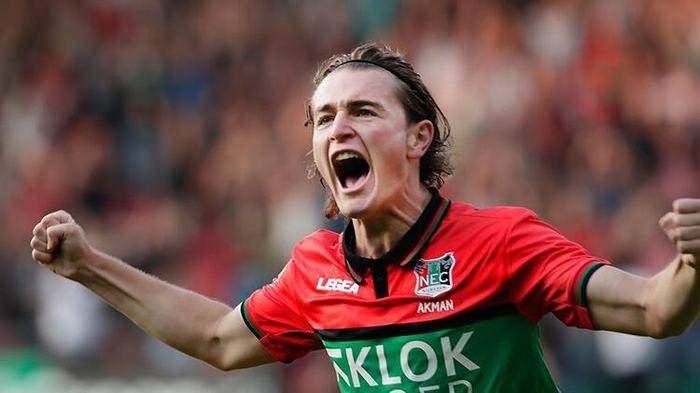 <p>Golcü alternatifi çok</p>
<p>Forvet adaylarından biri, Bursaspor'dan ayrılıp Frankfurt'a giden ve Nijmegen'e kiralanan Ali Akman. 19 yaşındaki oyuncu için girişimlerin başladığı öğrenildi</p>