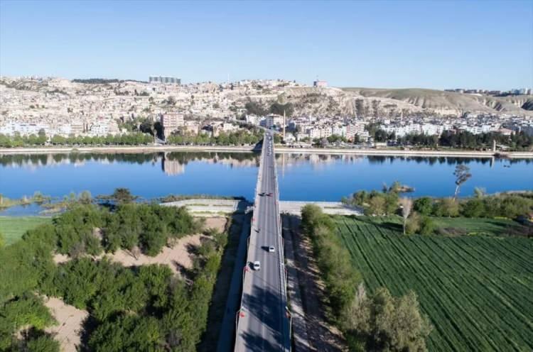 <p>Şanlıurfa - 151 bin 708 kişi</p>
<p> </p>