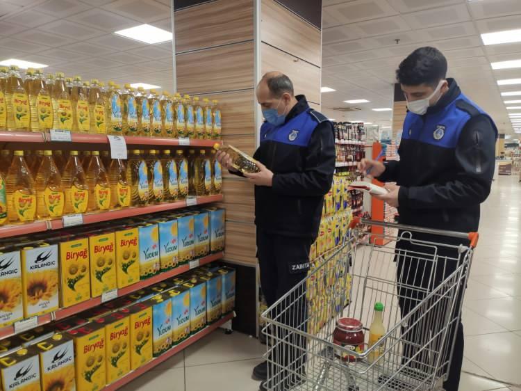 <p><strong>VATANDAŞ DAHA FAZLA İNDİRİM DESTEĞİ BEKLİYOR</strong></p>

<p>Markete alışveriş yapmak için gelen Ayşe Biricik, “Yetersiz bir indirim. Ürünlerde 1 lira oynamış. Çok büyük bir fark yok. Biraz daha destek istiyoruz gerçekten çok zor. 3 liraya aldığımız makarna 6 lirayı geçiyor.</p>

<p> </p>
