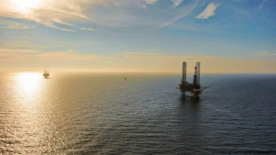 <p>Anadolu-01, ilk ve tek Türk Bayraklı Jack-Up sınıfı Sondaj Platformu olma özelliğini de taşıyor. ME-ADS Petrol ve Jeotermal Sahaları firması, Kuzey Marmara Doğal Gaz Depolama Tesisi (Faz-III) Projesinin Sondaj İşleri gerçekleştiriyor. Anadolu-01 Jack-Up Sondaj Platformu, Petrol ve Doğal Gaz arama, üretim ve depolama sondajları ile daha önce açılmış kuyuların servis işlerinde kullanılabiliyor. Maksimum 113 personeli barındırabilecek kapasitede olan platform, 64.6 metre uzunluğunda, 64 metre genişliğinde, 7.9 metre yüksekliğinde bir güverteye sahip. Anadolu-01 6,561 gros ton ağırlığında.</p>

<p> </p>
