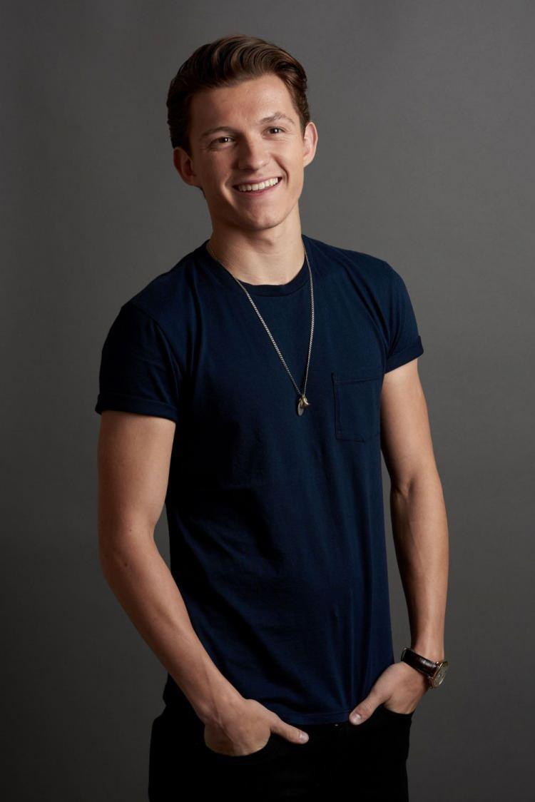 <p><strong><span style="color:#000080">"ANNEM DÜNYANIN EN BÜYÜK FİLM STÜDYOSUNU ARADI"</span></strong></p>

<p><strong><span style="color:#000080">Tom Holland, katıldığı programda yaşadığı bu ilginç anıyı anlattıktan şunları da söyledi: Evet... Annem dünyanın en büyük film stüdyosunu aradı ve oğluna tuvalet molası hakkı tanımalarını istedi.</span></strong></p>
