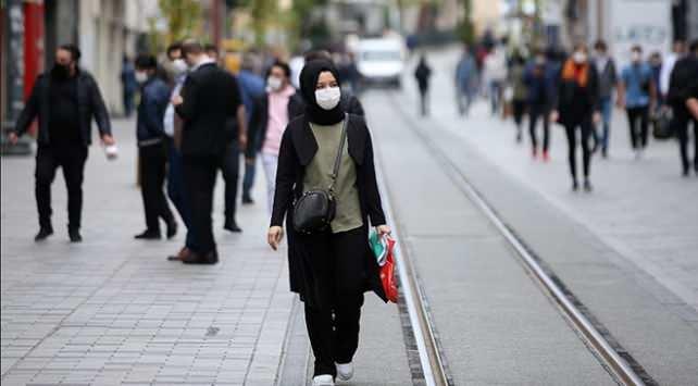 <p>Şunu da unutmamalıyız, Omicron ile enfekte olan aşısız kişiler, ileri yaş grupları ve altta yatan kronik hastalığı olanlar hala risk altında..</p>
