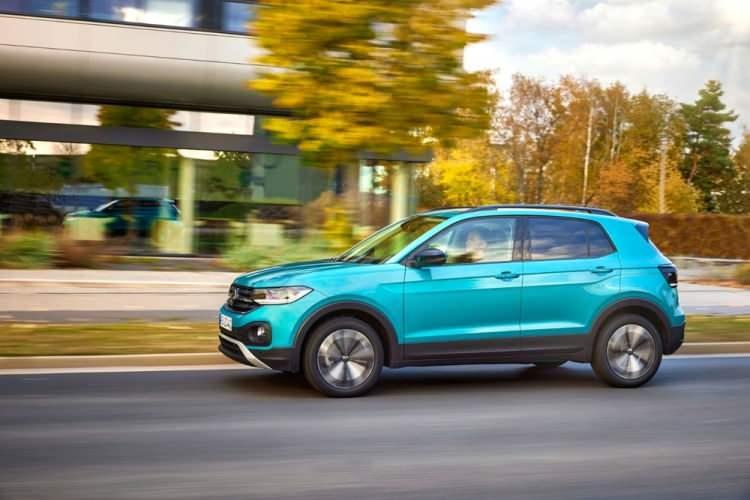 <p>Aynı segmentte fonksiyonel ve pratik çözümler sunan diğer SUV modeli T-Cross ise 1.0 lt TSI 110 PS 6 ileri manuel ve 7 ileri DSG motor seçeneği, <strong>2 farklı donanım paketi ile 448 bin 300 TL</strong>’den başlayan fiyatlarıyla sunulacak.</p>

