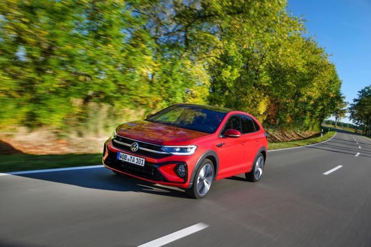 <p><strong>OTONOM SÜRÜŞ DESTEK SİSTEMLERİ: IQ.DRİVE</strong></p>

<p>Yeni crossover, kısmi otonom sürüş deneyiminin yolunu açan teknolojileri bir araya getiren IQ.DRIVE Sürüş destek sistemi opsiyonel olarak tercih edilebiliyor. Yarı Otonom Sürüş Asistanı “Travel Assist” ile birlikte Acil Durum Asistanı “Emergency Assist”, Proaktif Yolcu Koruma Sistemi “Proactive Passenger Protection System”, yaya algılama özelliğine sahip Ön Bölge Asistanı “Front Assist”, Adaptif Hız Sabitleyici “ACC”, Şerit Değiştirme Asistanı “Side Assist” gibi asistan sistemleri Yeni Taigo’da opsiyonel olarak sunuluyor. </p>
