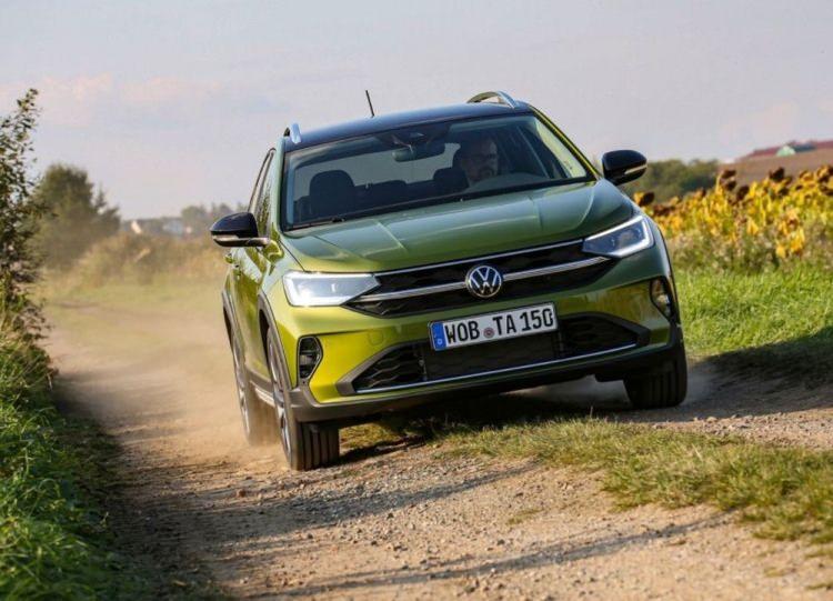 <p>Türkiye’de Life donanım seviyesinde 1.0 TSI 95 PS 5 ileri manuel ve 1.0 TSI 110 PS 7 ileri DSG; Style ve R-Line donanım seviyesinde 1.0 TSI 110 PS 7 ileri DSG ve 1.5 TSI 150 PS 7 ileri DSG motor seçenekleri alınabiliyor. </p>
