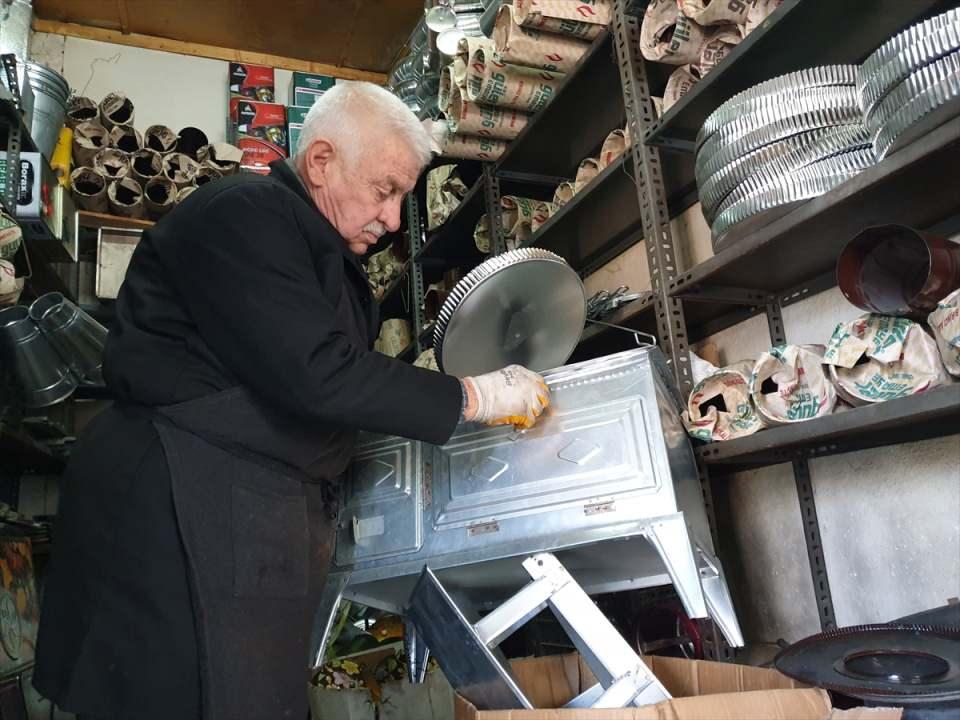 <p>Babası çocuğunu getirirdi, 'eti senin kemiği benim' derdi. Mesleği öğrensin, karnı doysun, karnı doyurursan yeterli diyorlardı. Ama şimdi yok. Çalıştıracak kimse bulamıyoruz." ifadelerini kullandı.</p>

<p> </p>
