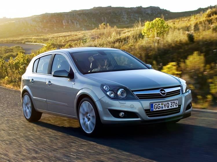 <p> 1.976 adetle Opel Astra,</p>
