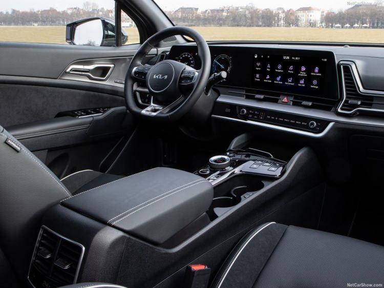 <p>Kia'nın K3 platformu üzerine geliştirilen SUV rijit ve hafif yapısının yanı sıra iyileştirilmiş yol tutuş kabiliyetiyle dikkat çekiyor. </p>