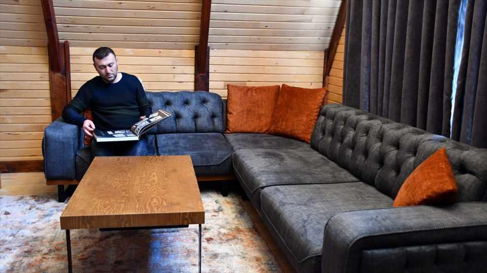 <p><strong>- Ziyaretçiler hayran kalıyor</strong></p>

<p>Türk arkadaşının daveti üzerine Güney Kore'nin başkenti Seul'den eşiyle Sivas'a gelen Back Myoungsu ise "Bungalov evlerde kalmamız teklif edildiğinde çok cazip geldi. Gerçekten çok beğendik, çok farklı." dedi.</p>

<p> </p>
