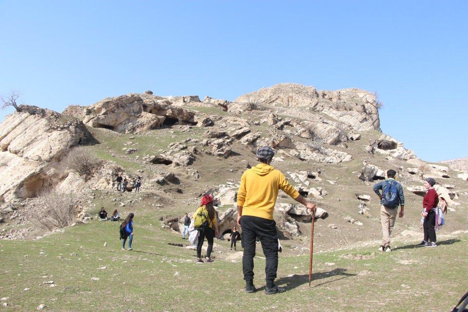 <p>Biz bugün buraya 50 katılımcı olarak geldik. Farklı yerlere de gidiyoruz. Turizm açısından Şırnak güzel bir bölge. Şu an Gabar Dağı eteklerindeyiz" dedi.</p>

<p> </p>
