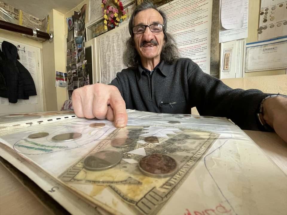 <p>Kurt, topladığı paraları 3 kategoriye ayırdığını belirterek, "Koleksiyonumda 3 farklı albüm doldurdum. İnsanların dostça yaşaması gerektiğini, farklı ülkelerin paralarıyla bizim paralarımızı ortaya koyarak konuşturdum." dedi.</p>
<p> </p>