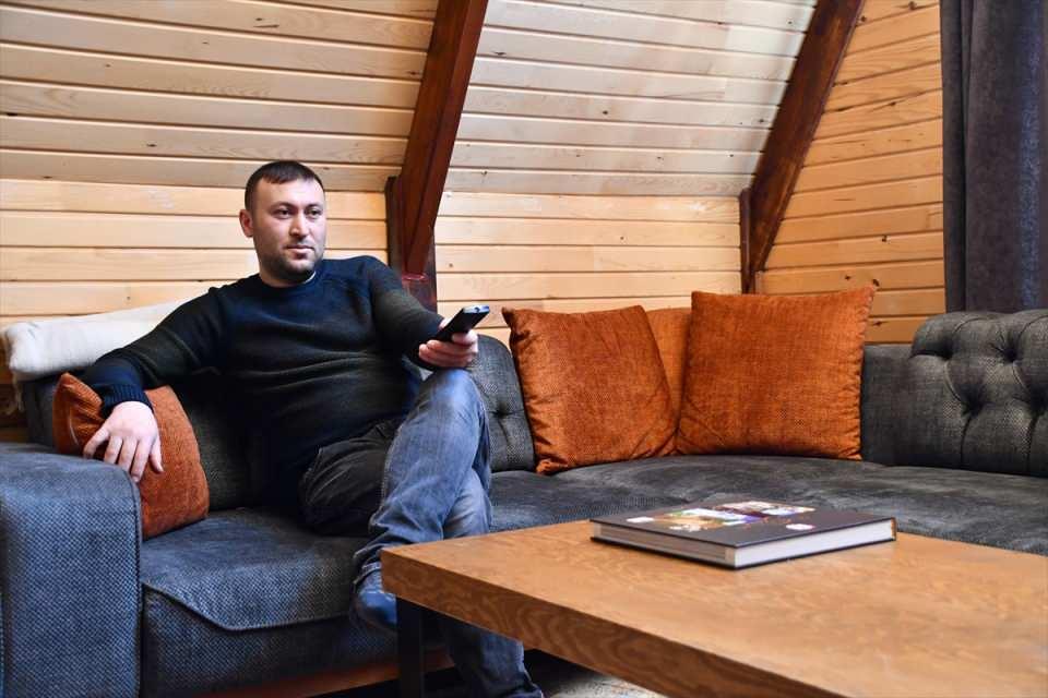 <p>Kayak ve buz pistlerinde spor yapan misafirler, günün yorgunluğunu bungalov evlerde atıyor.</p>
<p> </p>