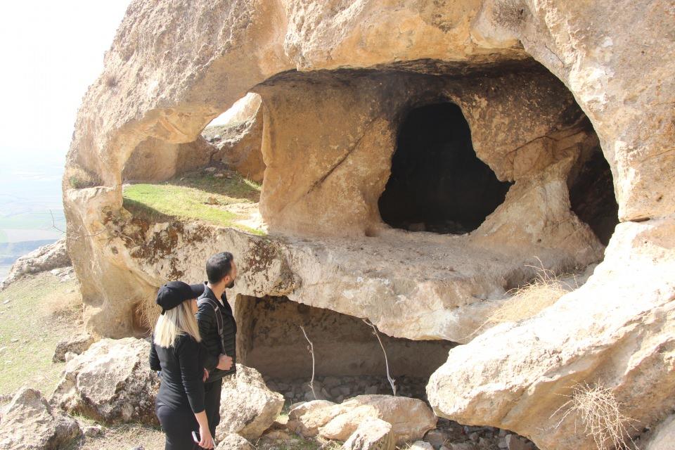 <p>Timur’un Pençeleri ile ünlü Finik Kalesi tamamen yıkılmak üzere. Aynı zamanda Feqiyê Teyran türbesi de yıkılmak üzere. Burası turizm açısından güzel bir konuma sahip. </p>
