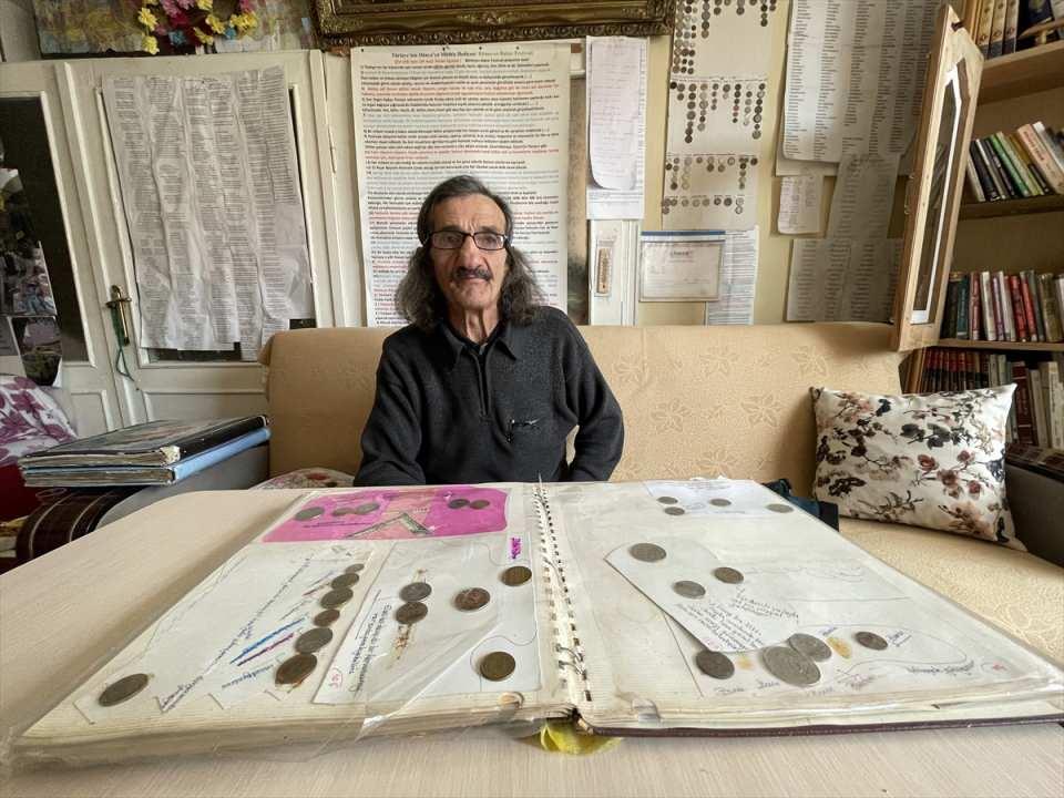 <p>Erzurumlu Sıddık Kurt, 42 ülkenin madeni parasıyla oluşturduğu koleksiyona gözü gibi bakıyor.</p>

<p> </p>
