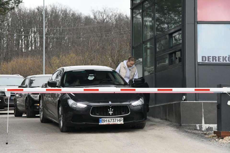 <p>Türk "Ukrayna yolları kapalıydı. Moldova üzerinden geldik, oradan Romanya, Bulgaristan oradan da Türkiye'ye geldik. Odessa'da durumlar bayağı kötü. </p>