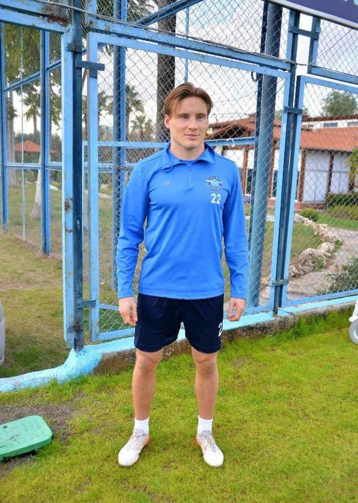 <p>Jonas Svensson - Adana Demirspor<br />
<br />
11,95 km</p>
