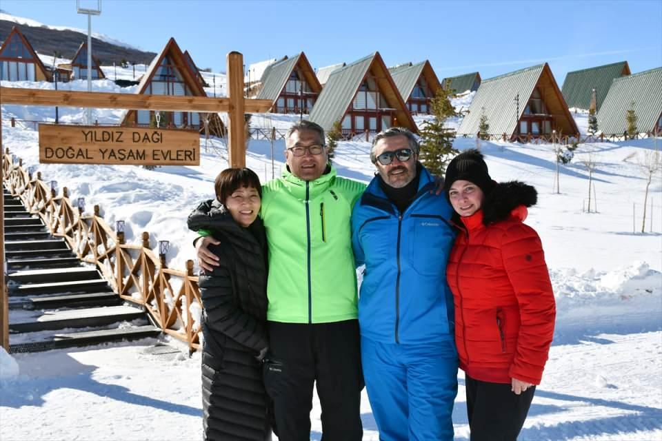 <p>Hep böyle Karadeniz yaylalarındaki bungalov evlere özeniyorduk. Sonunda kentimiz de bungalov evlere kavuştu. </p>
