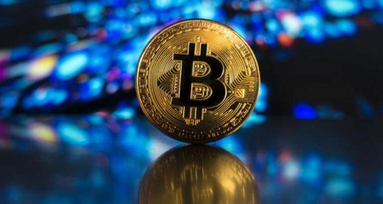 <p>Piyasa değeri bakımından dünyanın en büyük kripto parası son 24 saatte yüzde 2.5 değer kaybederek 37.550 dolara geriledi. Bitcoin gün içerisinde 39.300 doları aşsa da kalıcı bir yükselişe imza atamadı. Benzer şekilde Ethereum da yüzde 1.7'lik değer kaybıyla 2.600 dolara düştü.</p>
