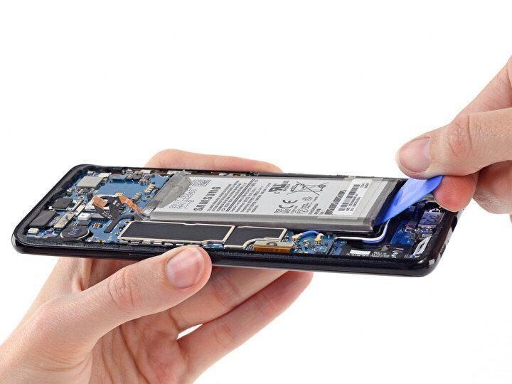 <p>“Yaptığımız en büyük hata, gece yatarken telefonu elektrik prizlerine bırakmaktır”</p>
<p> </p>