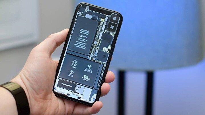 <p>Eskişehir'de telefon tamirciliği yapan Mert Özsoy, sahte şarj aletlerinin telefonun ana kartının yanmasından bataryasının patlamasına kadar ciddi sorunlar çıkarabileceğini belirtti.</p>
<p> </p>