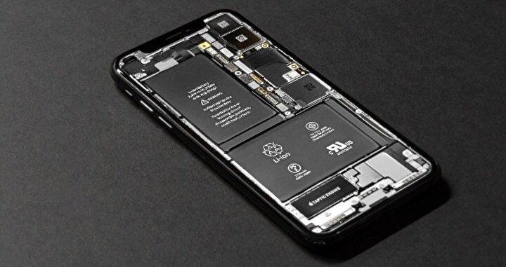 <p>Konuyla ilgili konuşan telefon tamircisi Mert Özsoy, sahte şarj aletlerinin telefona verebileceği zararlardan bahsetti. Sahte ve orijinal şarj aletlerinin fiyatına da değinen Özsoy, “Orijinal şarj aletlerinde belirli bir akım ve direnç vardır.</p>
<p> </p>