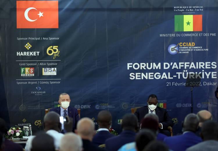 <p>Cumhurbaşkanı Erdoğan, Leopold Sedar Senghor Havalimanı'nda, Senegal Cumhurbaşkanı Macky Sall tarafından karşılandı.</p>
