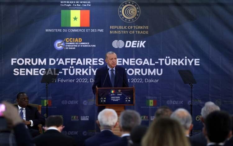 <p>Karşılama töreninde, Türkiye'nin Dakar Büyükelçisi Ahmet Kavas ve büyükelçilik personeli de hazır bulundu.</p>
