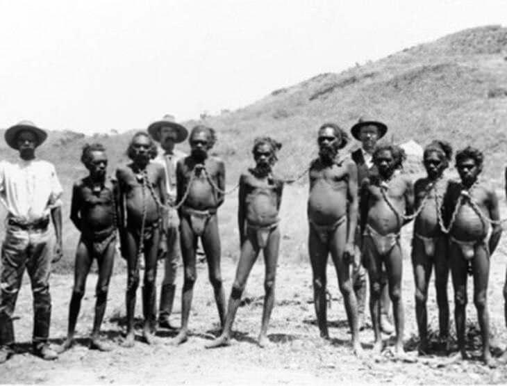<p>Güney Amerika'da 640 farklı dil var. Bölgenin yerel dillerinin yüzde 80'ini 10 binden daha az kişi konuşuyor. Bu dillerin yüzde 27'si yok olmak üzere. Amazon'da varlığını devam ettiren az sayıda yerel dilin çoğunu ise yüzden daha az kişi kullanıyor.</p>

<p> </p>
