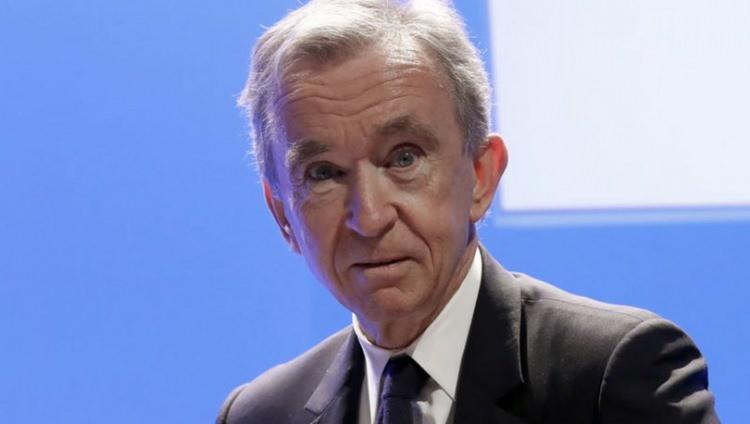 <p>Bernard Arnault - 160 milyar dolar</p>

<p>Louis Vuitton, Christian Dior ve Sephora gibi markaların sahibi Fransız iş insanı </p>
