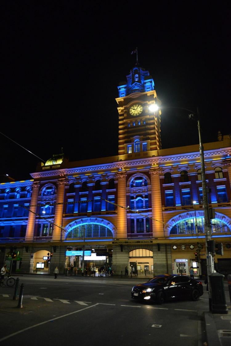 <p>Rusya’nın Ukrayna'ya askeri müdahalesini kınayan Victoria Eyalet Başbakanı Daniel Andrews, eyaletin başkenti Melbourne'ün merkezinin bu ülkeye destek vermek amacıyla sarı mavi renklerle donatılacağını açıklamıştı.</p>

<p> </p>
