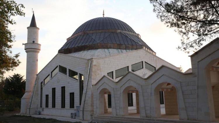 <p>Daha önce hiçbir sosyal tesisin bulunmadığı makam, modern çehresiyle ziyarete açılacak.</p>
