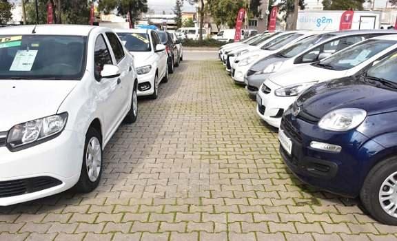 <p>Genellikle yılın ilk aylarının sıfır araçların yeni model yılı fiyatlarının belirlenme dönemi olduğu için ikinci el piyasasında da bu dönemin diğer aylara göre daha durgun geçtiğini belirten Mutlu, bu yıl özelinde ocak ayının ikinci el fiyatlarının pazarda oturmaya başladığı bir dönem olduğunu, tüketicilerin araçlara ulaşımındaki en temel eksikliklerin ve talebi düşüren unsurların <strong>"kredi faiz oranları ile krediye erişim"</strong> olarak görüldüğünü bildirdi.</p>
