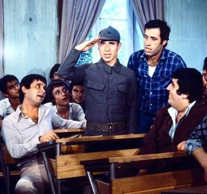 <p>Hayta İsmail’in askerden izinli olarak geldiği sahneler kurgu değildi. Filmde asker olarak gösterilen Hayta İsmail o dönem gerçekten askerdi ve seti ziyarete gelmişti.</p>