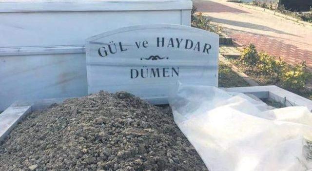 <p><span style="color:#800080"><strong>Babasının mezar taşına da öfkelenen Gaye Dümen, konu hakkında ilk kez konuşarak "Babamızın cenazesine gitmemizi engelleyen Gül Dümen'in kendisi de cenazeye gitmemiş! Babamı mezarlıkta ziyarete gittim." ifadelerini kullandı.</strong></span></p>