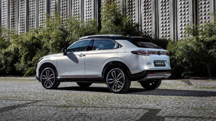 <p>Honda e:HEV sisteminde, hem şehir içi hem otoyol sürüşlerinde ideal performansın elde edilebilmesi için üç farklı sürüş modu kullanıma sunuluyor.</p>
