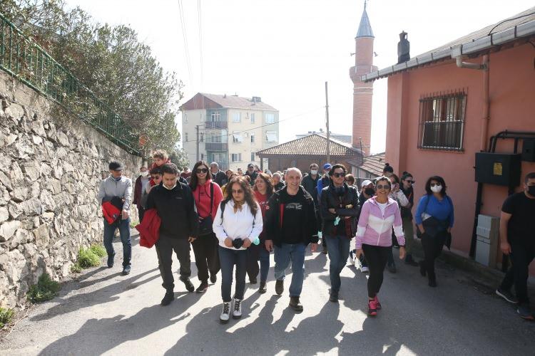 <p>"Tarihi yaşamak bize farklı hissettirdi"</p>
<p>KODOSK Başkanı Berna Ayakta Şerifi, AA muhabirine, kış sporları kampıyla yeni yıla başladıklarını, aktivitelerini kültür turuyla sürdürdüklerini söyledi.</p>