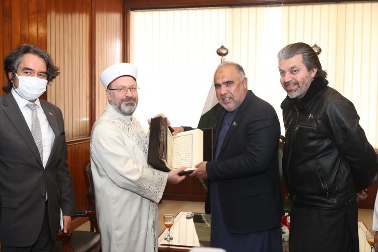 <p>Zatıalinizin de başlatmış olduğu ‘Rahmeten Lil Alemin’ programı için kurduğumuz komisyon oldukça heyecan verici. Zatıalinizin de başlatmış olduğu ‘Rahmeten Lil Alemin’ programı için kurduğumuz komisyon oldukça heyecan verici.</p>