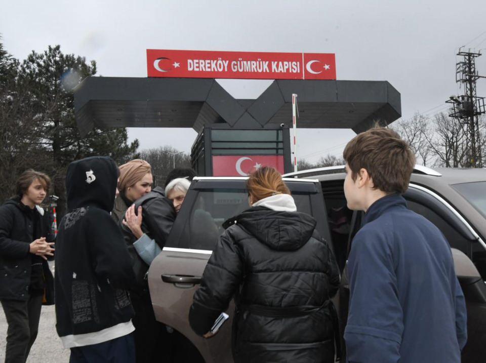 <p>Moldova, Romanya, Bulgaristan'dan vizesiz geçtik. Ukrayna'nın Odessa'daki konsolosluğuna teşekkür ederiz gecesini, gündüzüne kattılar. </p>
